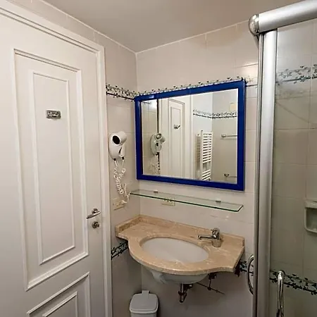 Hotel Mami 3*